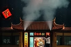 剧情长片雾中来信的雪夜车站站台画面